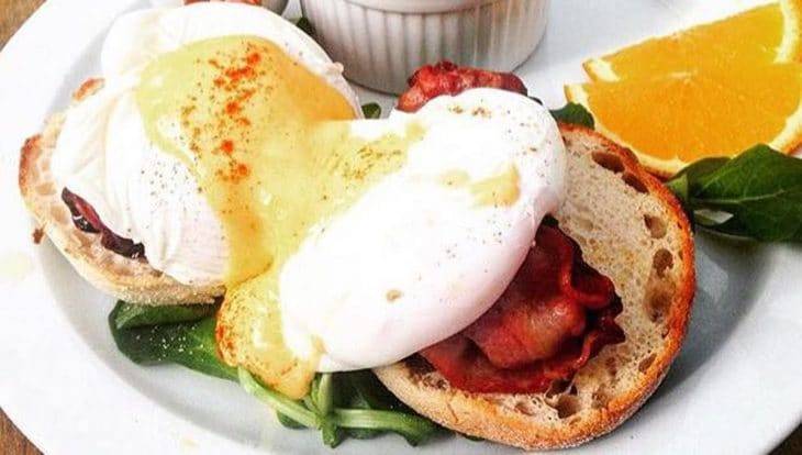brunch Avenue uova alla benedict