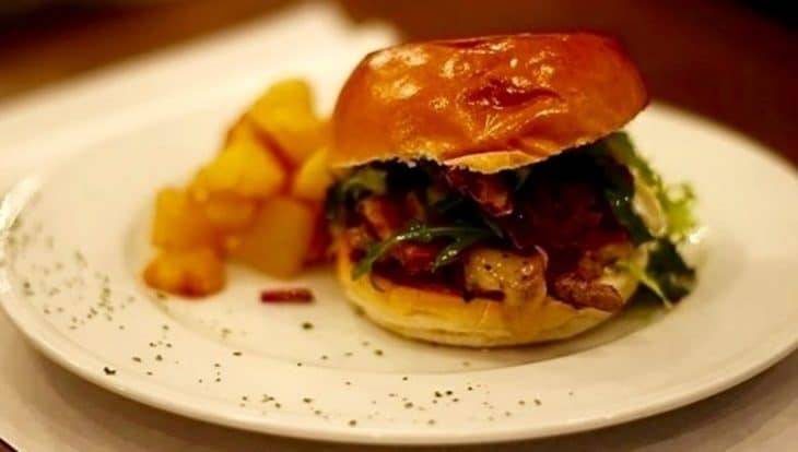 hamburger a Barcellona: Foc i oli